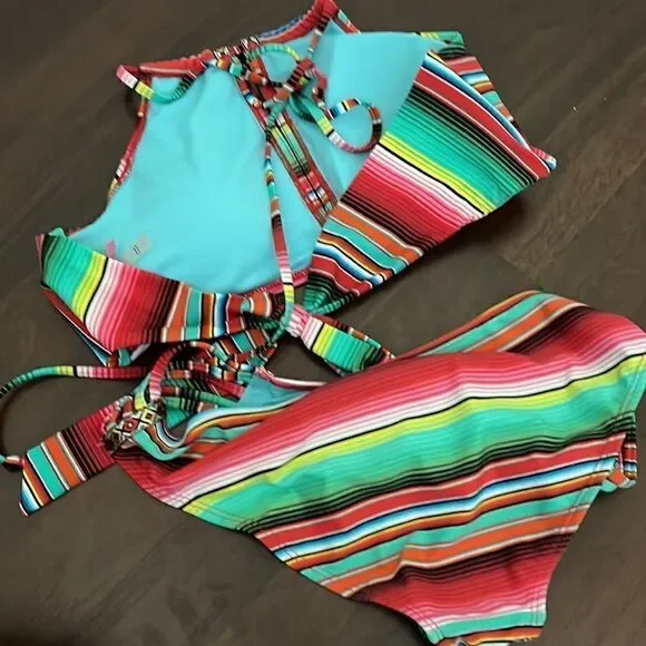 Bikini - Picture 3 of 3